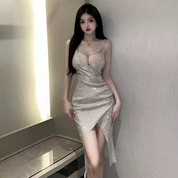 2023 Европейско-американское блестящее шелковое платье миди с V-образным вырезом и разрезом Medium шампанского