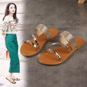 2023 летние новые женские модные сандалии из лакированной кожи цвета золотистого и серебряного цвета на плоском каблуке, блестящие пляжные повседневные тапочки с узкими полосками и стразами 35 серебряный