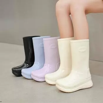 2023 Новые модные трендовые непромокаемые туфли для женщин, носящие уличные водонепроницаемые непромокаемые туфли среднего бочонка для женщин, однотонные непромокаемые туфли с высоким бочонком 36 чёрный