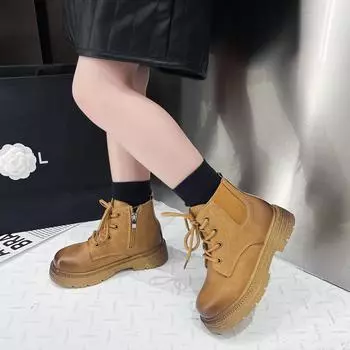 2023 Новые мягкие ботильоны для девочек, простые нескользящие детские повседневные туфли на шнуровке, универсальные короткие ботинки для мальчиков в стиле ретро, классические ботинки из искусственной кожи 26 чёрный