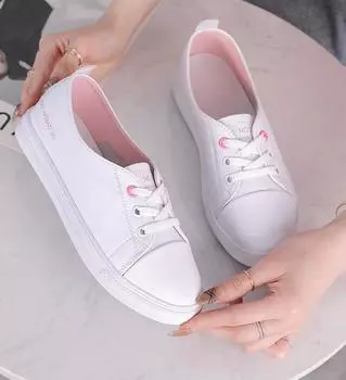 2023 Новые повседневные кроссовки из натуральной кожи для женщин больших размеров, весна-лето, обувь для скейтбординга, женская вулканизированная обувь, маленькие белые 35 белый