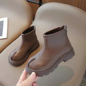 2023 Новые простые короткие ботинки для девочек, универсальные мягкие детские модные ботинки челси, детская обувь для мальчиков, повседневный британский стиль 21-36 21 чёрный