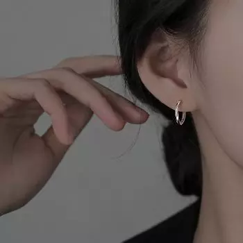 2023 Новые высококачественные серьги-кольца из стерлингового серебра 925 пробы: Стильный, элегантный, легкий роскошный дизайн для женщин geometry серебряный