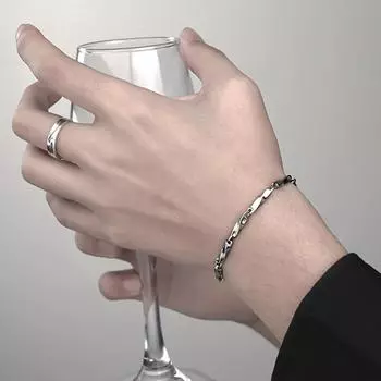 2023 Новый браслет Элегантный бар Мужской браслет Кольцо Мебиуса Браслет из титановой стали Хип-хоп Темперамент Мужская цепочка из титановой стали Цепь из семян дыни серебряный