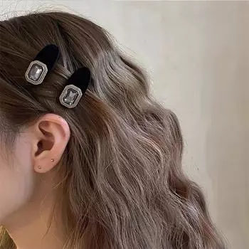 2023 Ретро-шпилька из французского бархата с квадратными стразами