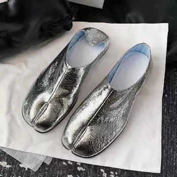 2024 Burst Silver Tabi Ninja Shoes Women Split Toe Flats Trotters Mocasines Mujer Solid PU Leather Loafers Femmes Slip On Slides 5 чёрный