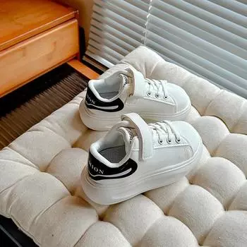 2024 Детские маленькие белые туфли для девочек и мальчиков, осенние новые модные корейские туфли с мягкой подошвой, нескользящие, модные повседневные туфли 24 чёрный