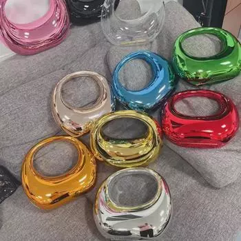 2024 Европейско-американская сумка-полумесяц высокого класса с золотыми и серебряными акцентами