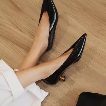 2024 г., новые модели ранней весны, туфли с острым носком и глубоким V-образным каблуком, женские туфли из лакированной кожи на низком каблуке 34