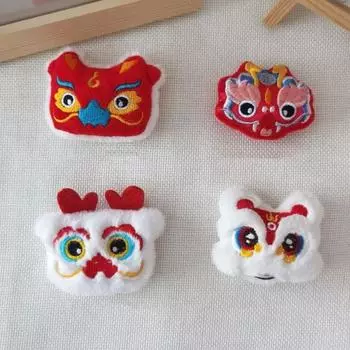 2024 год Дракона, плюшевая брошь, пробуждение льва, кукла-талисман, булавка, милый шарф, шляпа, значок для одежды, декор, аксессуары S