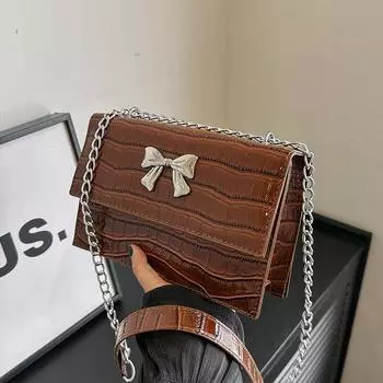 2024 Korean version of foreign style solid color chain flip butterfly small square bag temperament fashionable and casual single shoulder armpit bag чёрный