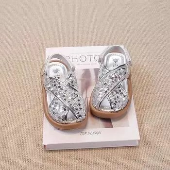 2024 Летние детские сандалии для девочек, модные, элегантные, принцесса, блестящие, мягкая подошва, удобные, повседневные, универсальные, модные, пляжные туфли 23 чёрный