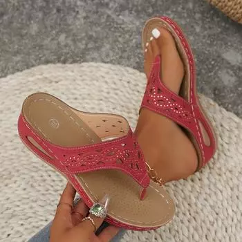 2024 летние новые европейские и американские импортные товары большого размера с полыми стразами, кексовый нижний носок, наружные пляжные классные тапочки для женщин 43 35 чёрный