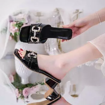 2024 летние новые тапочки большого размера на толстом каблуке, женская верхняя одежда, квадратная головка, однословное перетаскивание, пряжка для сиденья, женские классные тапочки на среднем каблуке 35 чёрный