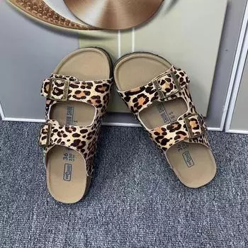 2024 Летние женские тапочки с двумя пряжками из леопардового пробкового узора, сандалии из коровьей замши на плоской подошве для женщин, ретро-садовые сандалии-мулы 35 леопардовый