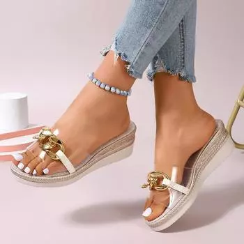 2024 летняя новая модная верхняя одежда пляжные одно слово металлическая цепочка прозрачные тапочки с наклонным каблуком женские сандалии мода 36 белый