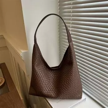 2024 летняя новая популярная сумка для отдыха и поездок на работу, простая сумка-тоут, нишевый дизайн, сумка через подмышку, большая вместительная сумка через плечо чёрный