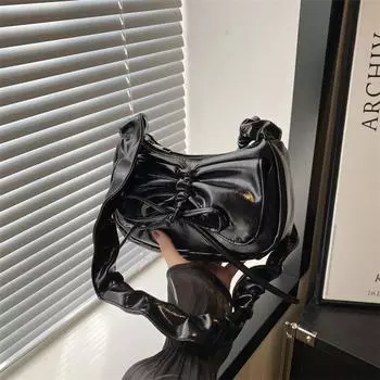 2024 летняя новая простая модная повседневная сумка маленькая квадратная сумка женская нишевая дизайнерская темпераментная сумка на одно плечо подмышкой чёрный