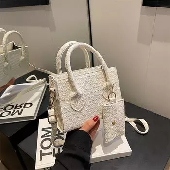 2024 летняя новая тенденция конфетного цвета с тиснением портативная маленькая квадратная сумка простая индивидуальная повседневная сумка через плечо сумка для матери и ребенка белый