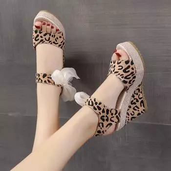 2024 летняя новая женская обувь большого размера модная повседневная универсальная лента с леопардовым принтом босоножки на танкетке женские 35 бежевый