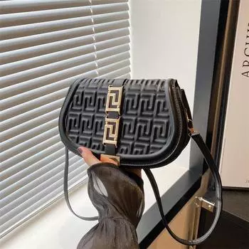 2024 летняя простая и модная сумка подмышкой повседневная косая маленькая квадратная сумка новая сумка модная иностранная сумка через плечо чёрный