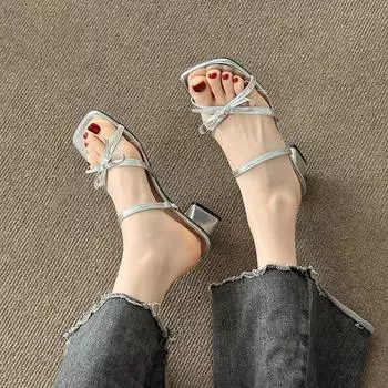 2024 Летняя высококачественная женская обувь, модные повседневные тапочки с открытым носком, однотонные, среднего цвета, с бантом, на среднем каблуке, для отдыха на пляже для женщин 35 серебряный