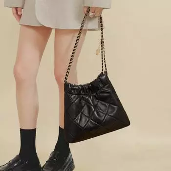 2024 Летняя женская сумка через плечо из овчины с цепочкой большой вместимости чёрный