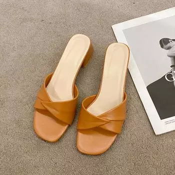 2024 Лето Новая мода Открытый носок Однотонный цвет Простая кожаная поверхность Универсальный карамельный цвет Большие тапочки Квадратный каблук Туфли женские 35 чёрный