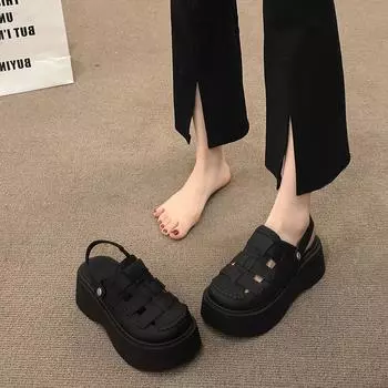 2024 лето новые полые толстые подошвы верхней одежды мешок головы сандалии женские кексы корейская версия повседневная одежда две римские полутапочки 35 чёрный