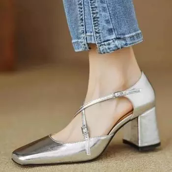 2024 Лето Новые Туфли На Высоком Каблуке Модные Босоножки Baotou Shallow Mouth с Перекрестным Ремешком на Толстом Каблуке Серебряные Женские Сандалии 35 серебряный