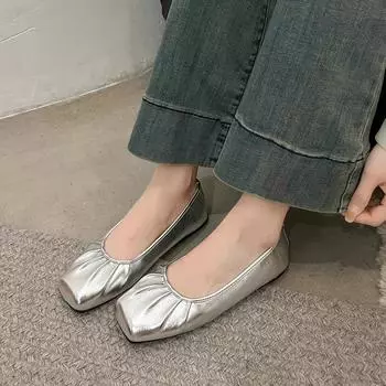 2024 Модные однотонные женские туфли с квадратным носком на весну и осень, универсальные плиссированные туфли на плоской подошве с закрытым носком 35 бежевый