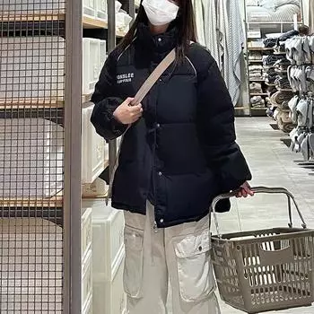 2024 новая одежда из хлопка для женщин корейской версии с воротником-стойкой в гонконгском стиле, маленькая утолщенная теплая одежда из хлопка для женщин розового цвета S розовый