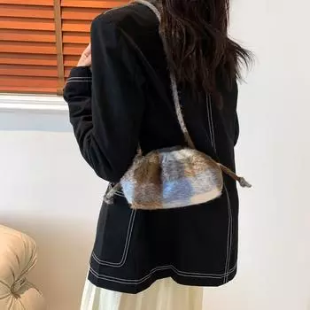 2024 new niche design girl woolen bag fashionable, simple and high-value single shoulder crossbody cloud bag woman