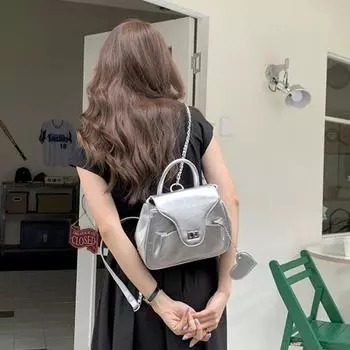 2024 новый плиссированный текстурный рюкзак с цепочкой, нишевая милая и крутая стильная сумка для рук, женская сумка премиум-класса серебряный