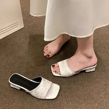 2024 new summer national style embroidered cool slippers women s wear super fire retro thick heel middle heel open toe one-word drag 35 чёрный
