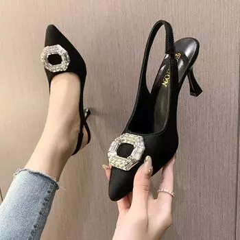 2024 Новые летние женские босоножки, модные туфли со стразами на каблуках, женские с острым носком, элегантные вечерние босоножки с открытой пяткой 35 чёрный