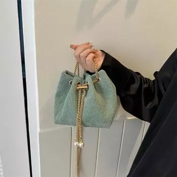 2024 нишевый дизайн популярная сумка новая мода одно плечо простая косая пролетная трендовая женская сумка иностранный газовый мешок-ведро чёрный