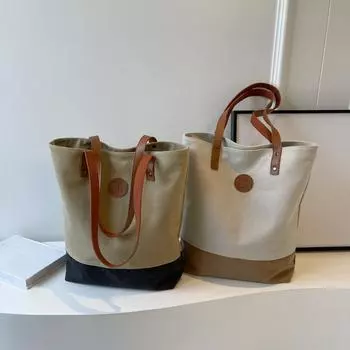 2024 Новая художественная нишевая ручная холщовая сумка женская корейская версия большая вместительная сумка на одно плечо модная контрастная цветная ручная сумка-тоут