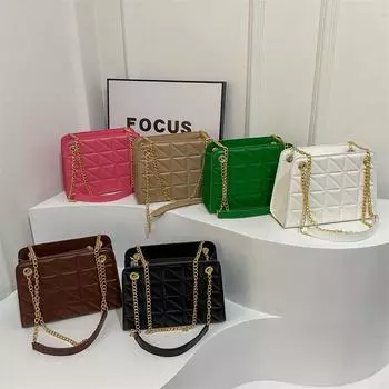 2024 новая квадратная сумка на плечо конфетного цвета с отступом, модная ретро-повседневная сумка с косой цепочкой, маленькая квадратная сумка чёрный