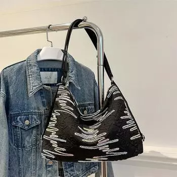 2024 Новая легкая сумка через плечо Hand Grab для женщин, рюкзак Niche Design, сумка через плечо, различные сумки-тоут для толстой спины белый