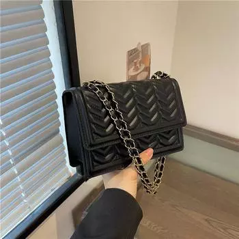2024 новая маленькая квадратная сумка женская в иностранном стиле повседневная сумка через плечо модная, простая и красивая сумка через плечо с цепочкой чёрный