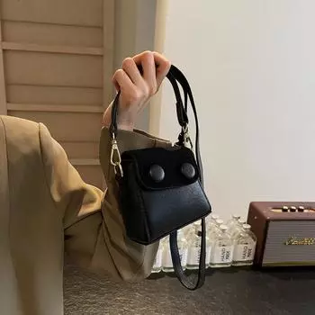 2024 новая мини-сумка, модная и уникальная, с красным конвертом, маленькая квадратная сумка с текстурой для женщин, сумка-мессенджер 11*6*11 чёрный