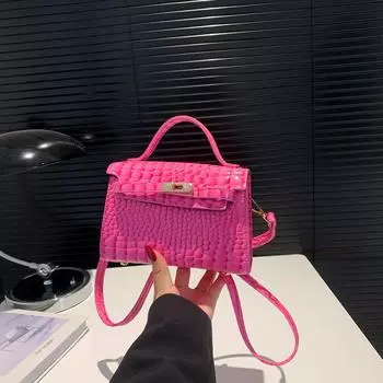 2024 новая модная однотонная повседневная простая сумка с крокодиловым узором для поездок на работу, персонализированная сумка-мессенджер с текстурой ins для женщин чёрный