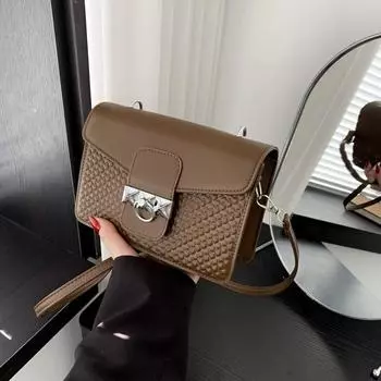 2024 новая модная простая повседневная женская сумка зимняя однотонная трендовая сумка через плечо модная цепочка маленькая квадратная сумка чёрный