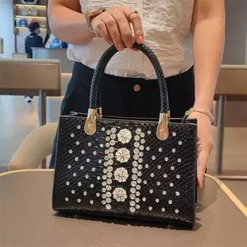2024 Новая модная универсальная модная сумка в западном стиле Rivet Water Diamond Small Square Bag