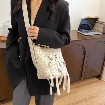 2024 новая модная универсальная сумка-ведро с ремнем-насосом, интернет-знаменитость, тот же иностранный стиль, плетеная сумка-мессенджер через плечо, женская сумка чёрный