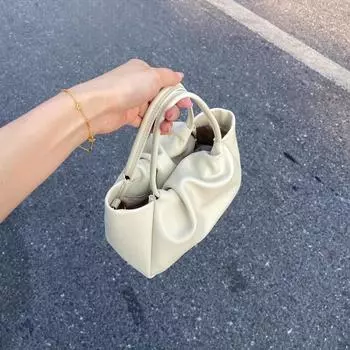 2024 Новая мягкая кожаная сумка-тоут cloud bag, плиссированная женская сумка-тоут, высококачественная сумка через плечо для поездок на работу и дальние расстояния белый