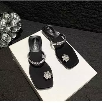 2024 Новая обувь для женщин Современные сандалии Летние красивые тапочки с кристаллами и цветами Женские повседневные туфли на низком каблуке 35 чёрный