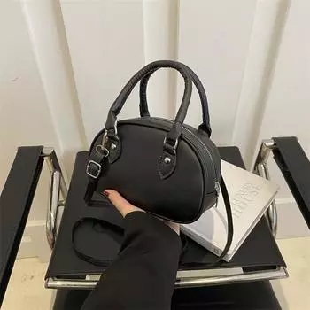 2024 новая персонализированная сумка для боулинга, женская модная повседневная сумка через плечо, портативная маленькая круглая сумка прилив Without pendant чёрный