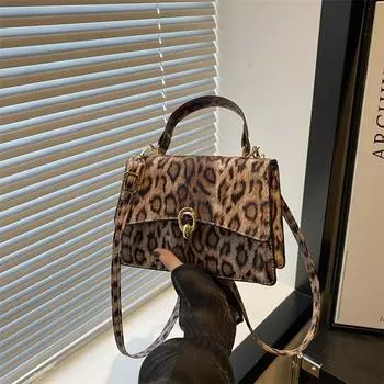 2024 Новая персонализированная сумка-ниша с дизайном Красивая трендовая сумка через плечо в иностранном стиле для поездок на работу, маленькая квадратная сумка чёрный